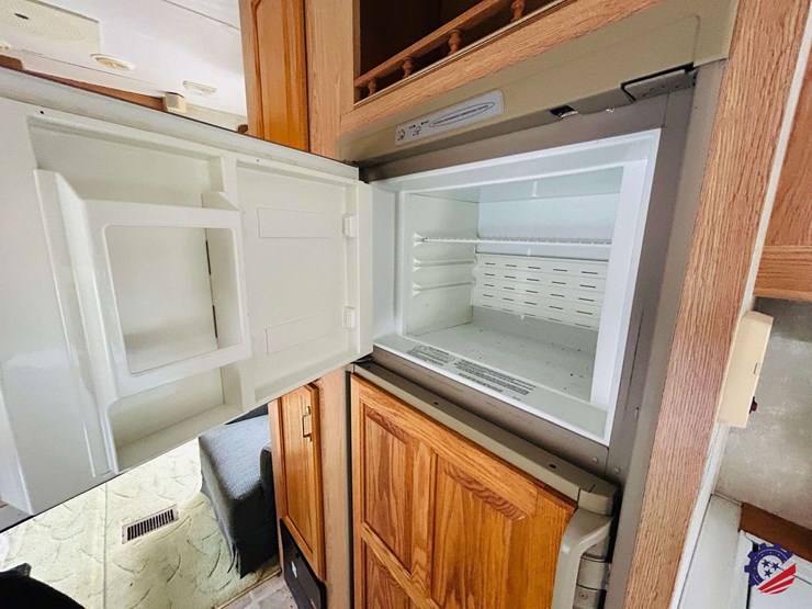 2003-forest-river-wildcat-28rk-t/a-camper-gooseneck-trailer-image-101