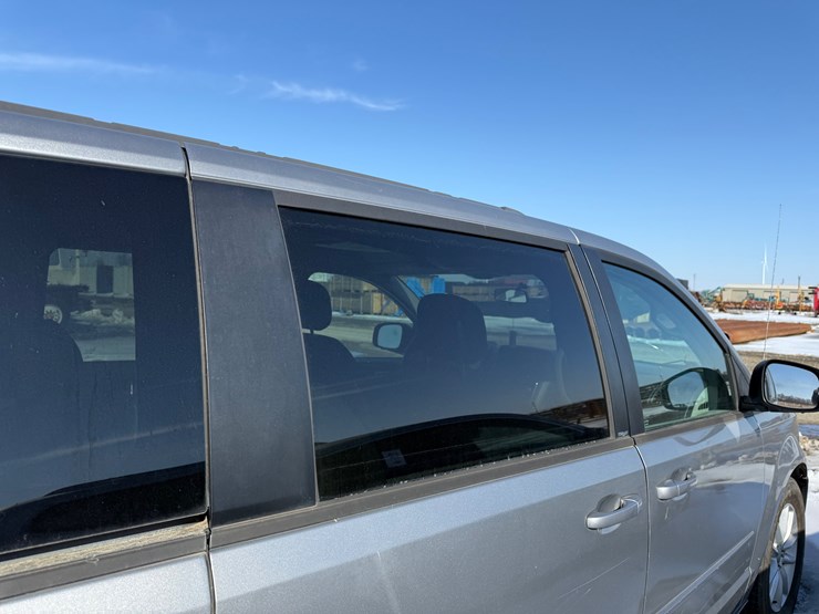 2014-dodge-grand-caravan-image-41