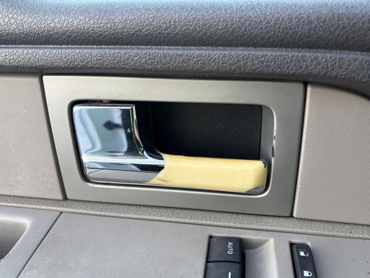 2010-ford-f150-image-37