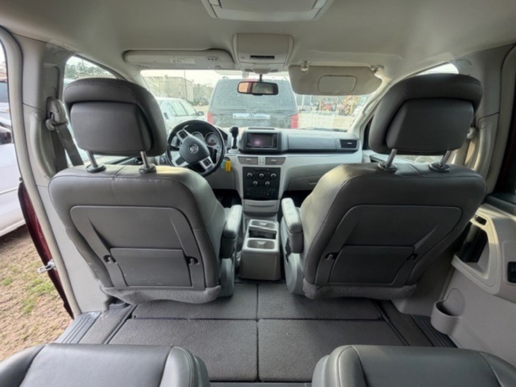 #31679-•-2012-vw-routan-image-33