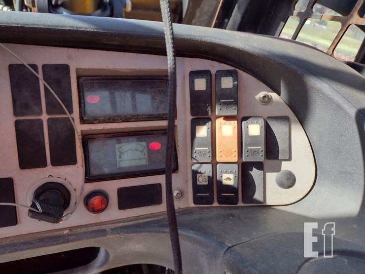 2013-jcb-527-55-image-7