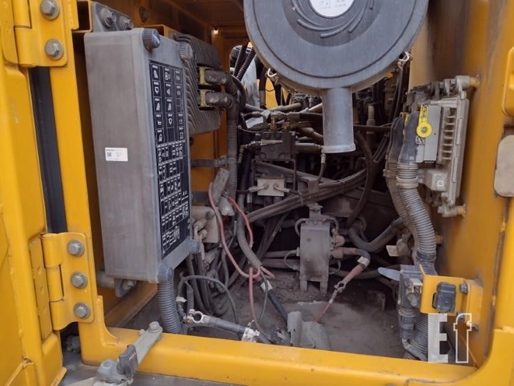 2015-volvo-ec220e-lr-image-46