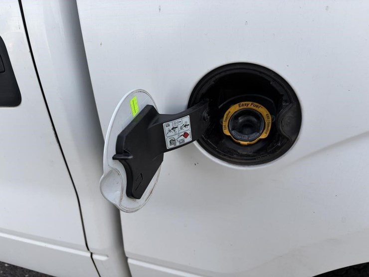 2013-ford-f150-xl-image-32