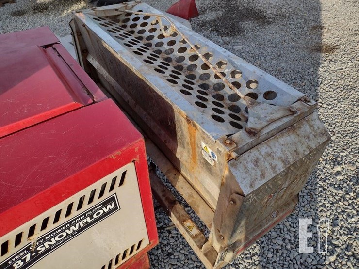 ventrac-3400l-lawn-mower-w/blade-&-broom-image-31