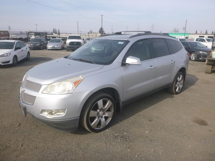 2012-chevrolet-traverse-image-1