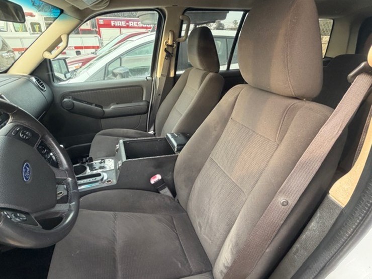 2011-ford-explorer-image-35