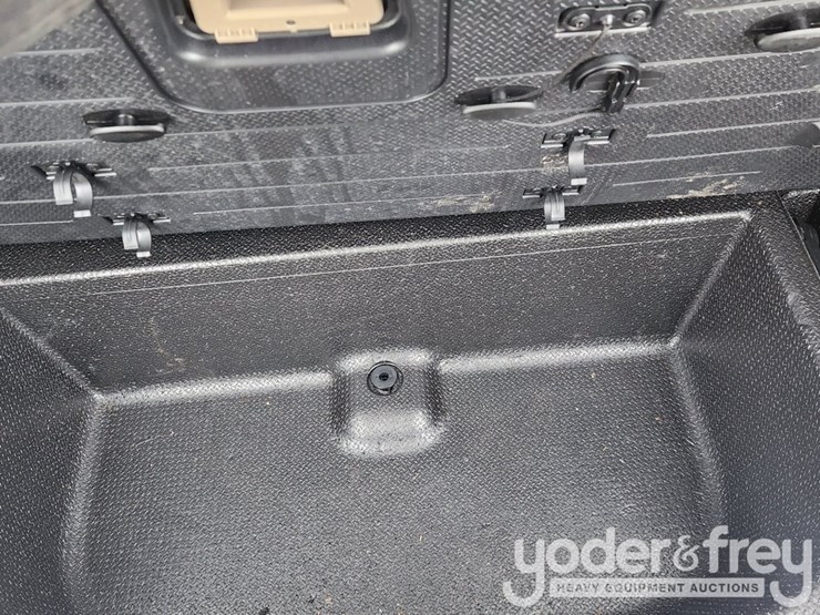 2011-cadillac-srx-image-26