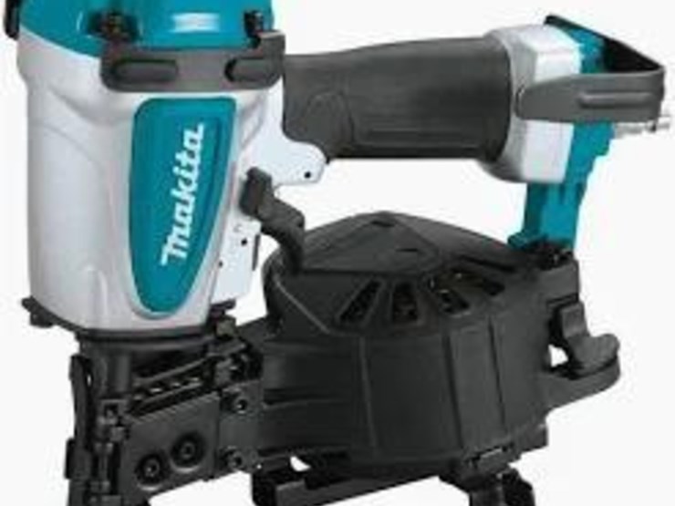 makita-1-3/4"-roofing-coil-pneumatic-nailer---an454-image-1