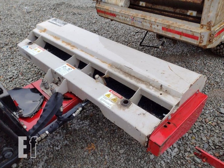 ventrac-3400l-lawn-mower-w/broom-image-19