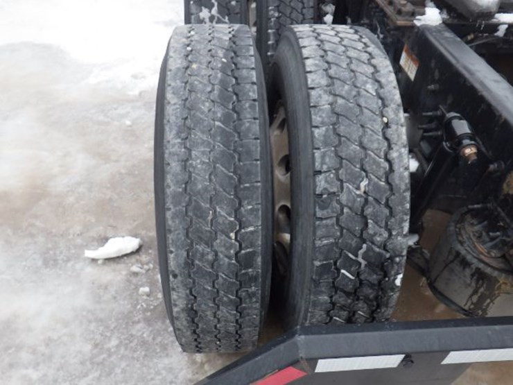 2019-freightliner-cascadia-126-image-13