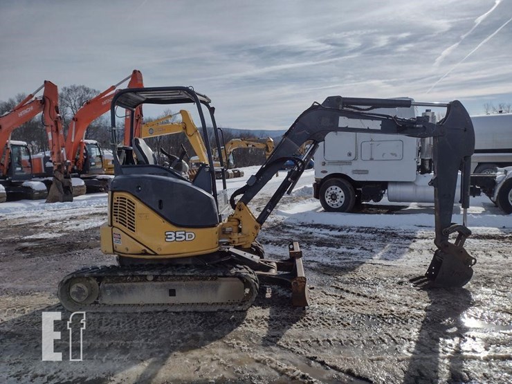 2013-deere-35d-image-3