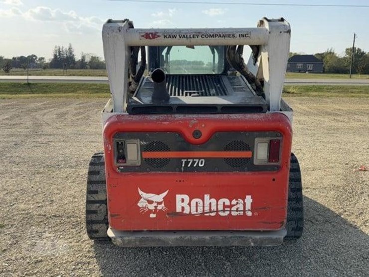 2022-bobcat-t770-image-5