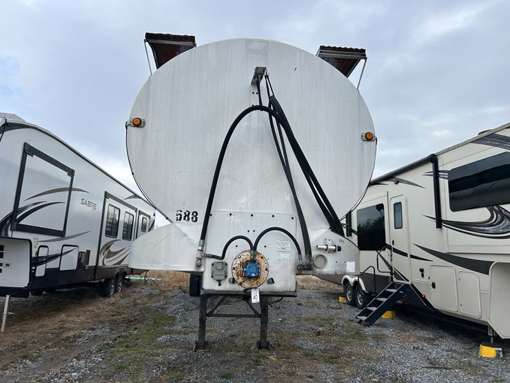 warren-feed-trailer-image-3