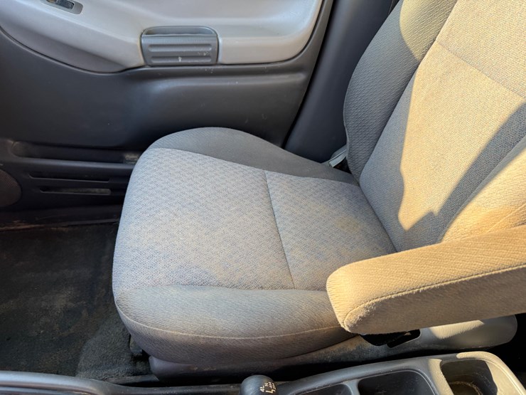 2004-chevrolet-tracker-image-26