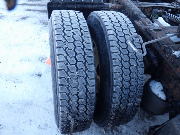 2018-freightliner-cascadia-126-image-13