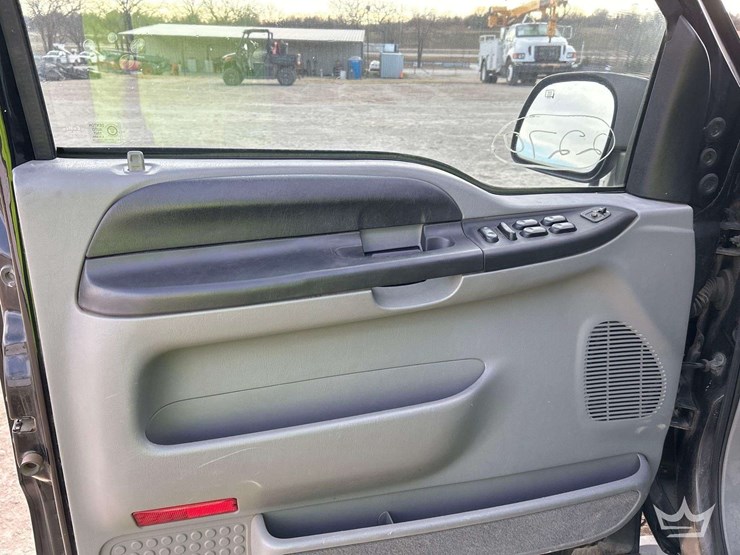 2005-ford-excursion-image-10