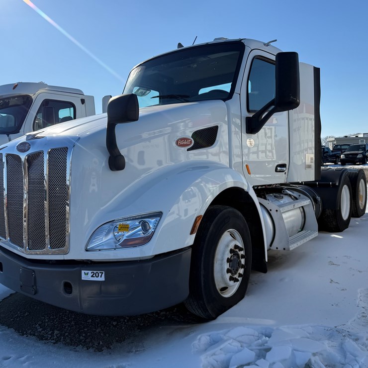 2016 PETERBILT 579