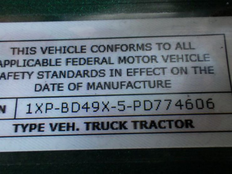 2023-peterbilt-579-image-25