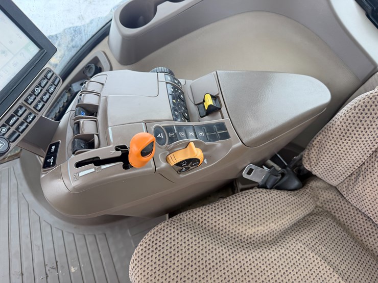 2015-john-deere-8370rt-image-10