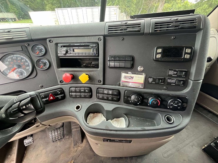 2018-freightliner-cascadia-evolution-t/a-truck-tractor-image-83