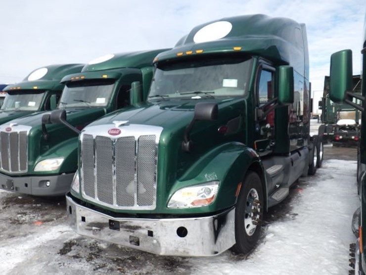 2019-peterbilt-579-image-1