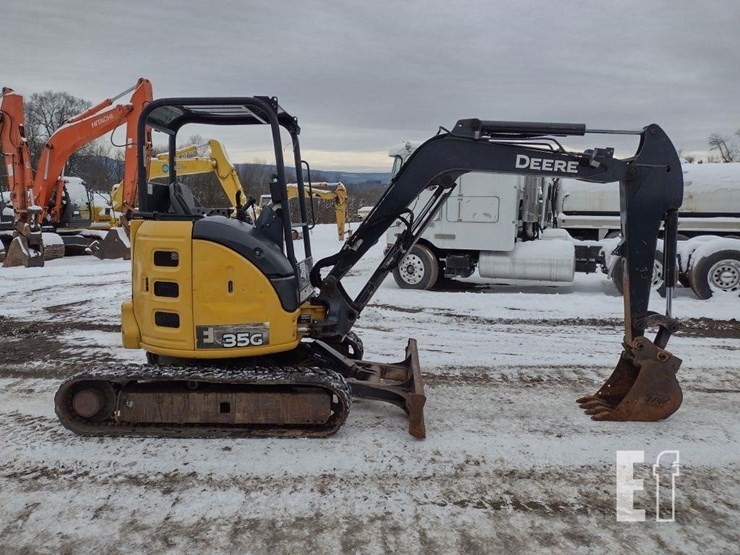 2016-deere-35g-image-3