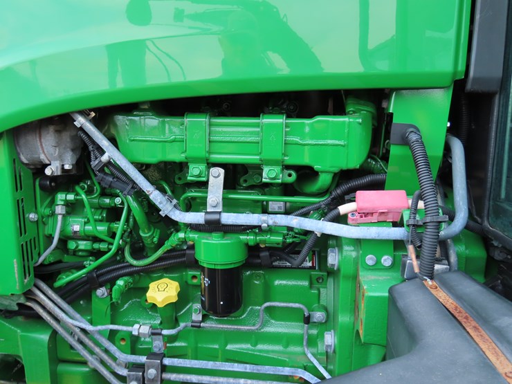2020-john-deere-6105e-image-12