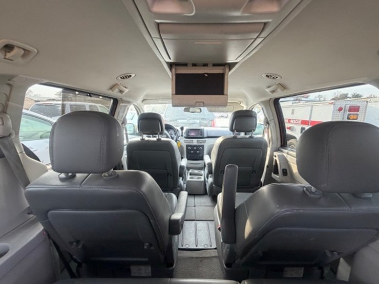 #31679-•-2012-vw-routan-image-21