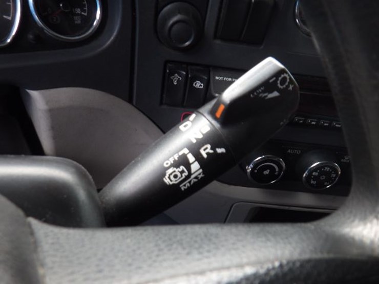 2019-peterbilt-579-image-23