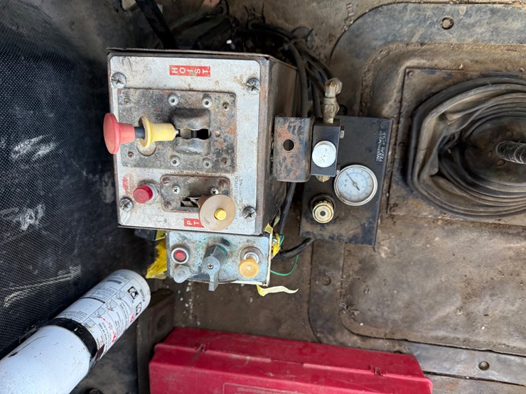 1996-mack-ch613-image-38