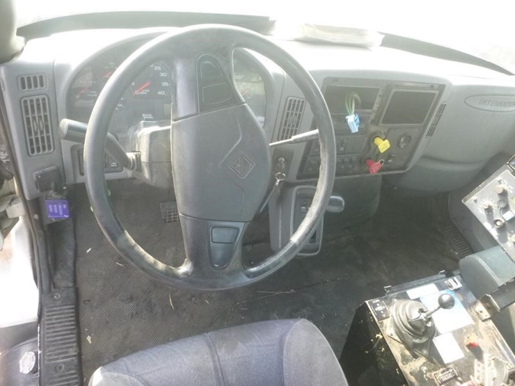 2004-international-7400-image-13