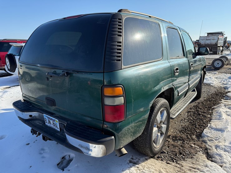 2004-chevrolet-tahoe-image-3