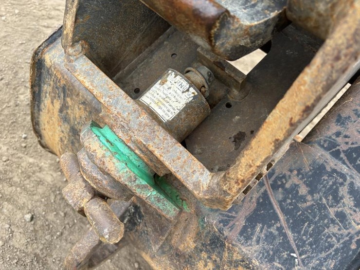 2018-case-580sn-image-18