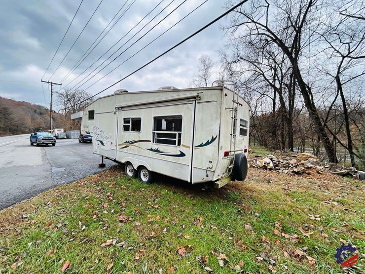 2003-forest-river-wildcat-28rk-t/a-camper-gooseneck-trailer-image-3