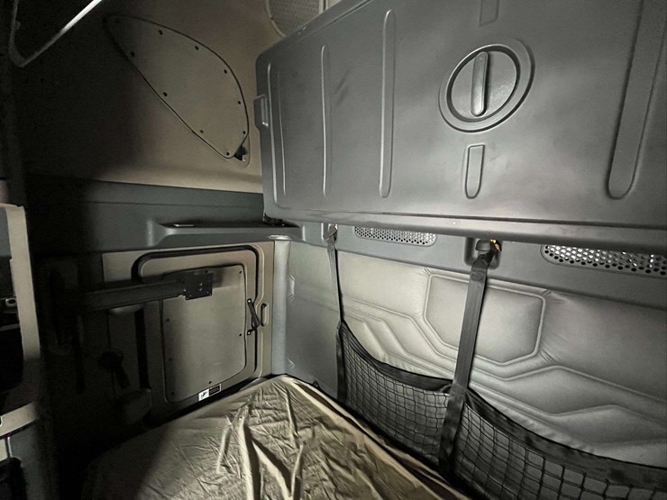 2018-freightliner-cascadia-evolution-t/a-truck-tractor-image-69