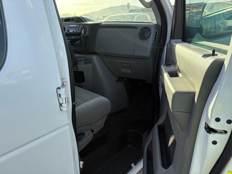 2010-ford-e350-image-10