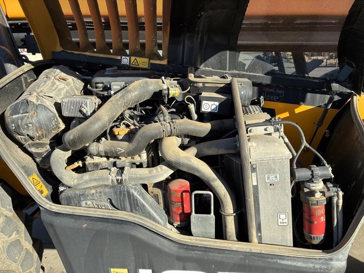 2019-jcb-512-56-image-15