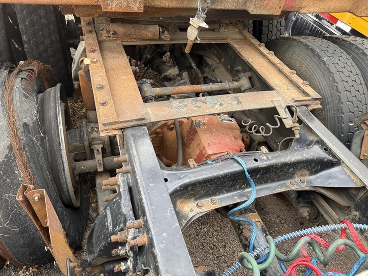 1988-freightliner-flc120-image-8