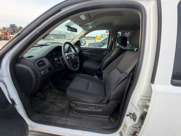 2012-chevrolet-tahoe-image-31