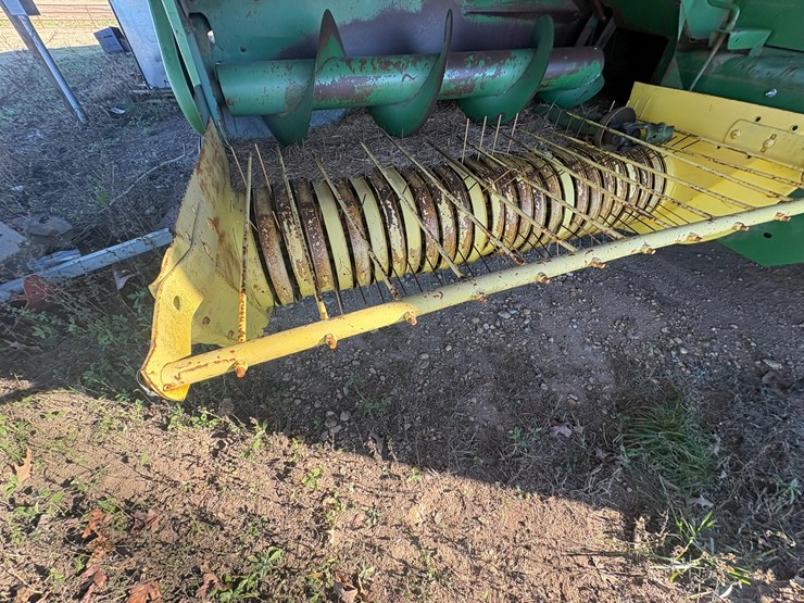 john-deere-336-image-27