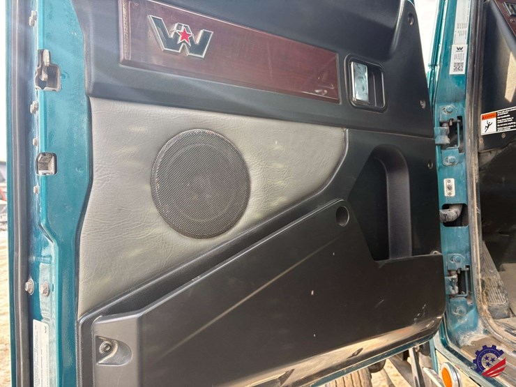 2021-western-star-4900ex-image-57