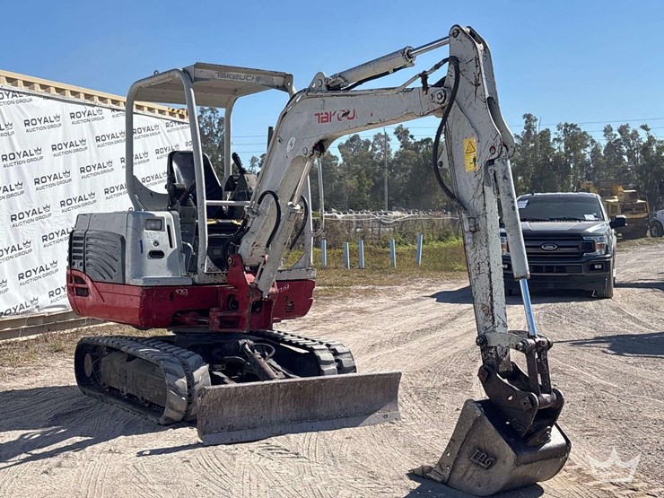 2014-takeuchi-tb228-image-2