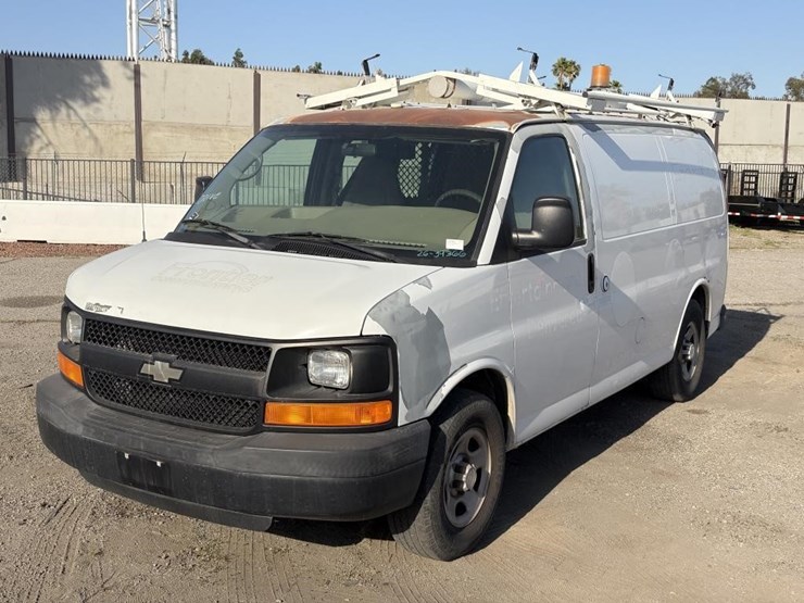 2007-utility-van-image-1