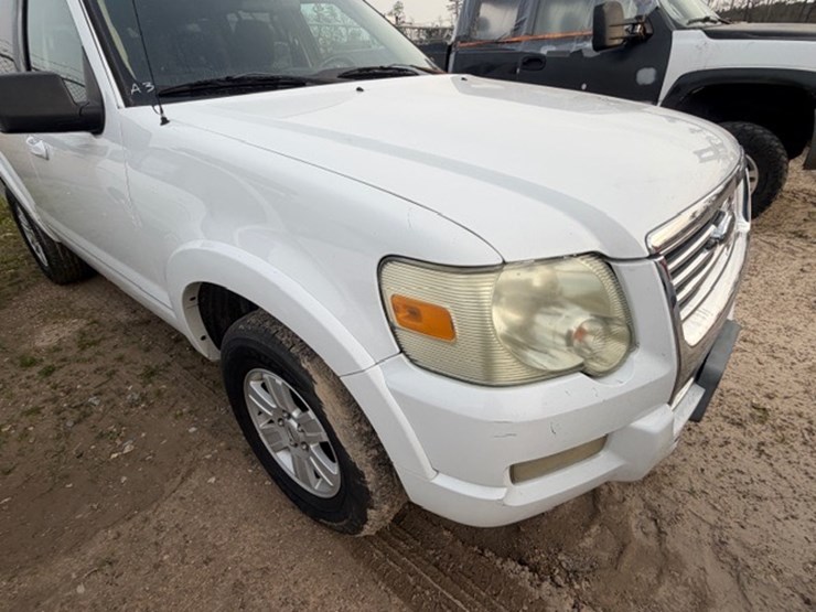 2011-ford-explorer-image-12