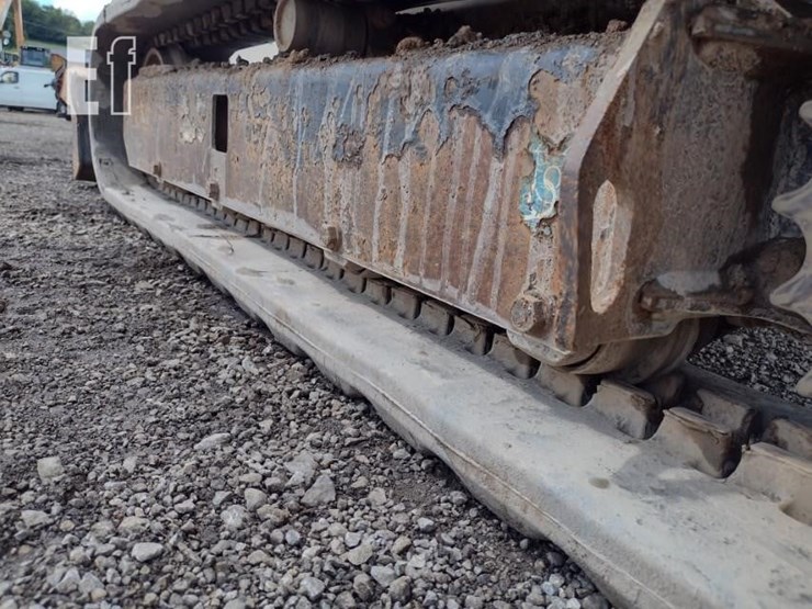 2022-deere-26g-image-30