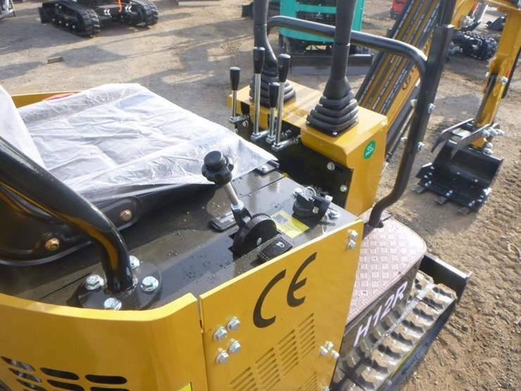 agt-h12r-hydraulic-excavator-image-23