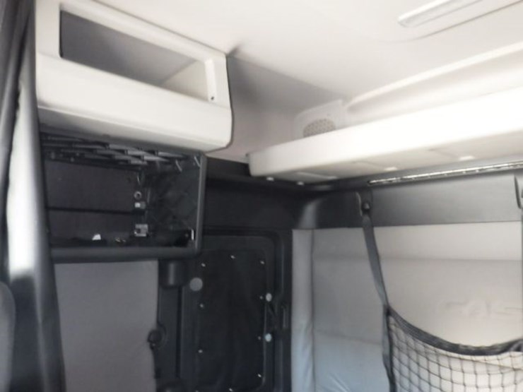 2020-freightliner-cascadia-126-image-18