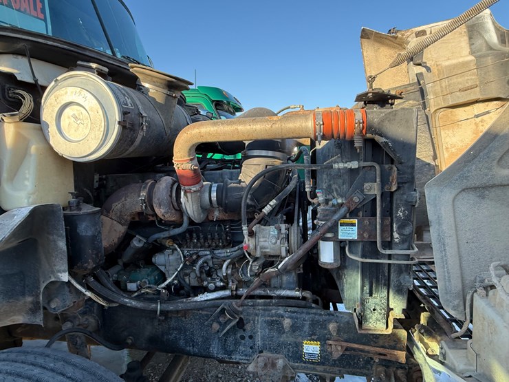 1996-mack-ch613-image-52