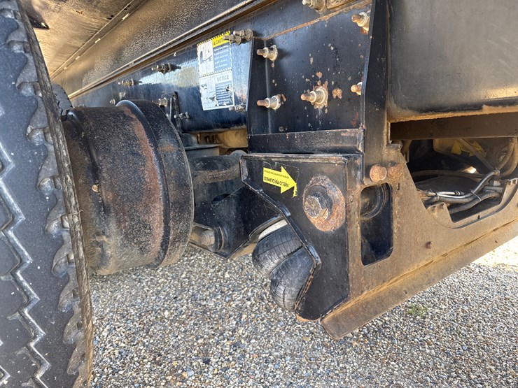 #32642-•-2018-mack-gu713-tri-axle-dump-image-13