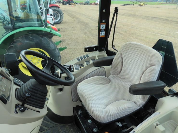 2021-john-deere-4044r-image-15